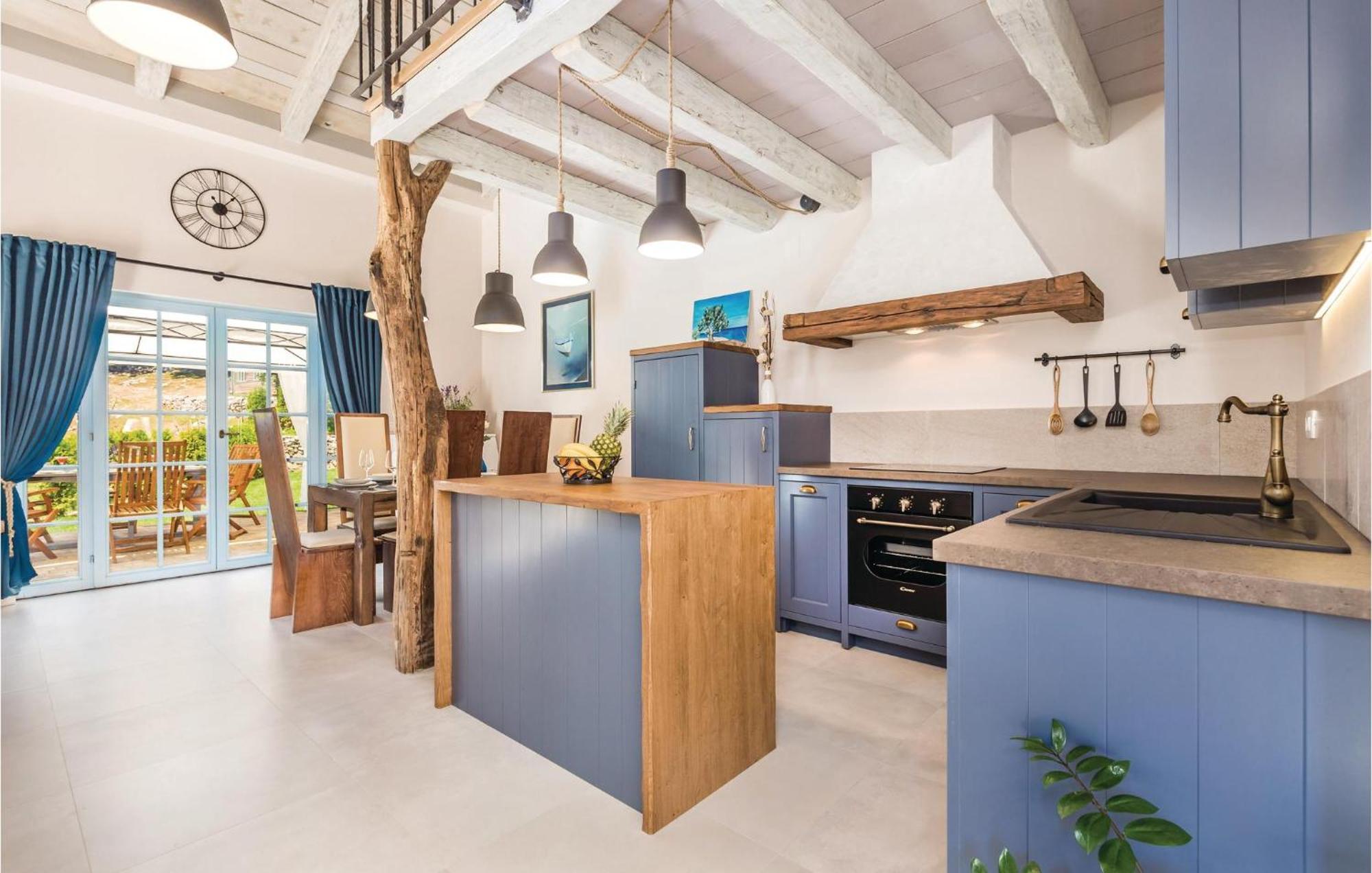 Stunning Home In Jurdani With Wifi Mucici Exterior photo