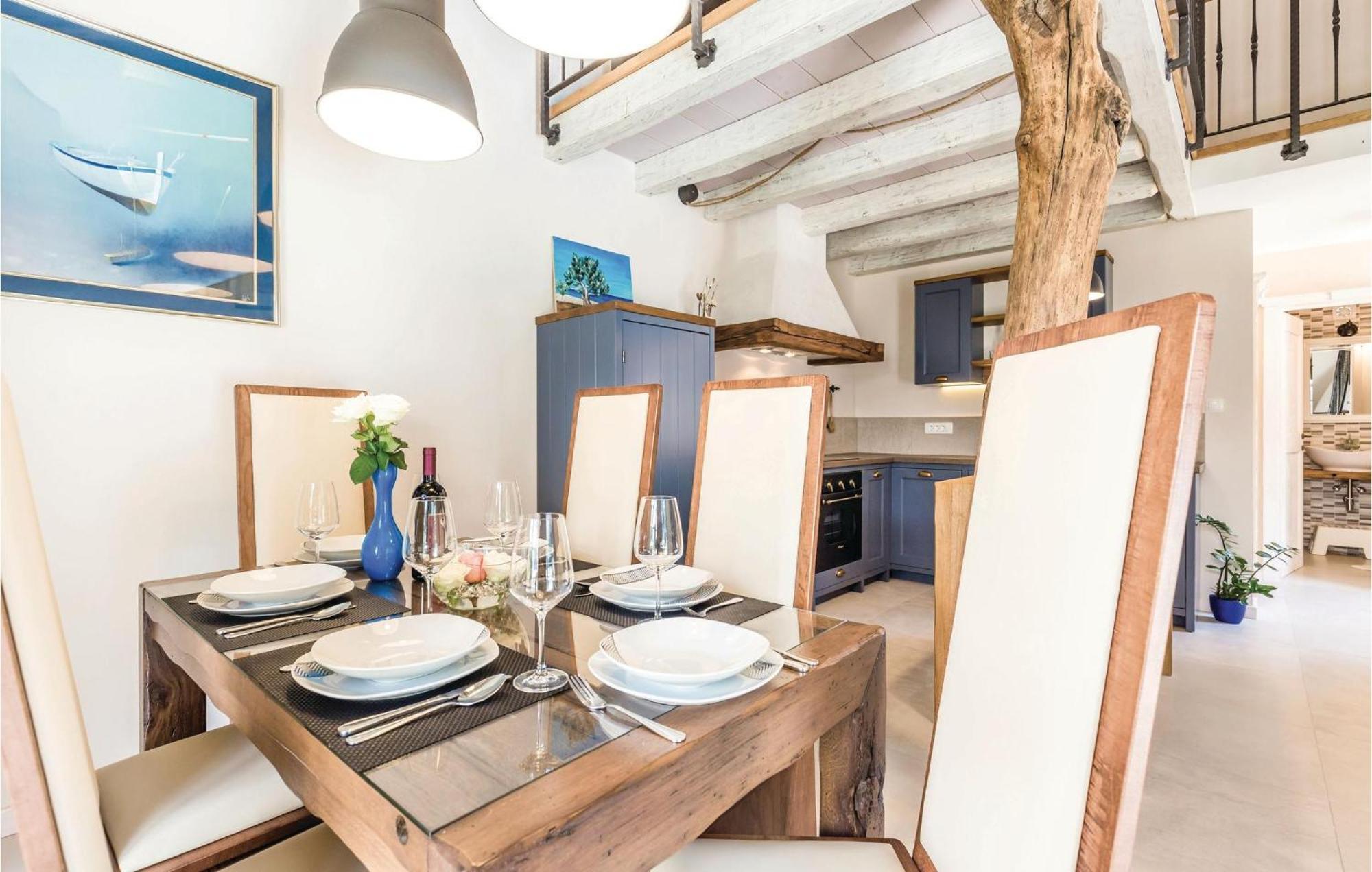 Stunning Home In Jurdani With Wifi Mucici Exterior photo